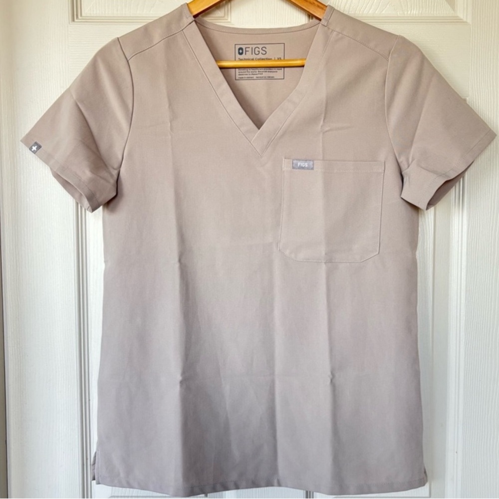 NWOT FIGS Catarina One-Pocket Scrub Top